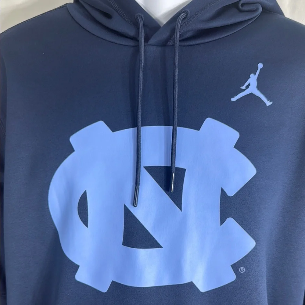 Jordan Men's North Carolina Tar Heels Hoodie with Emblem Size Medium Size M NWT